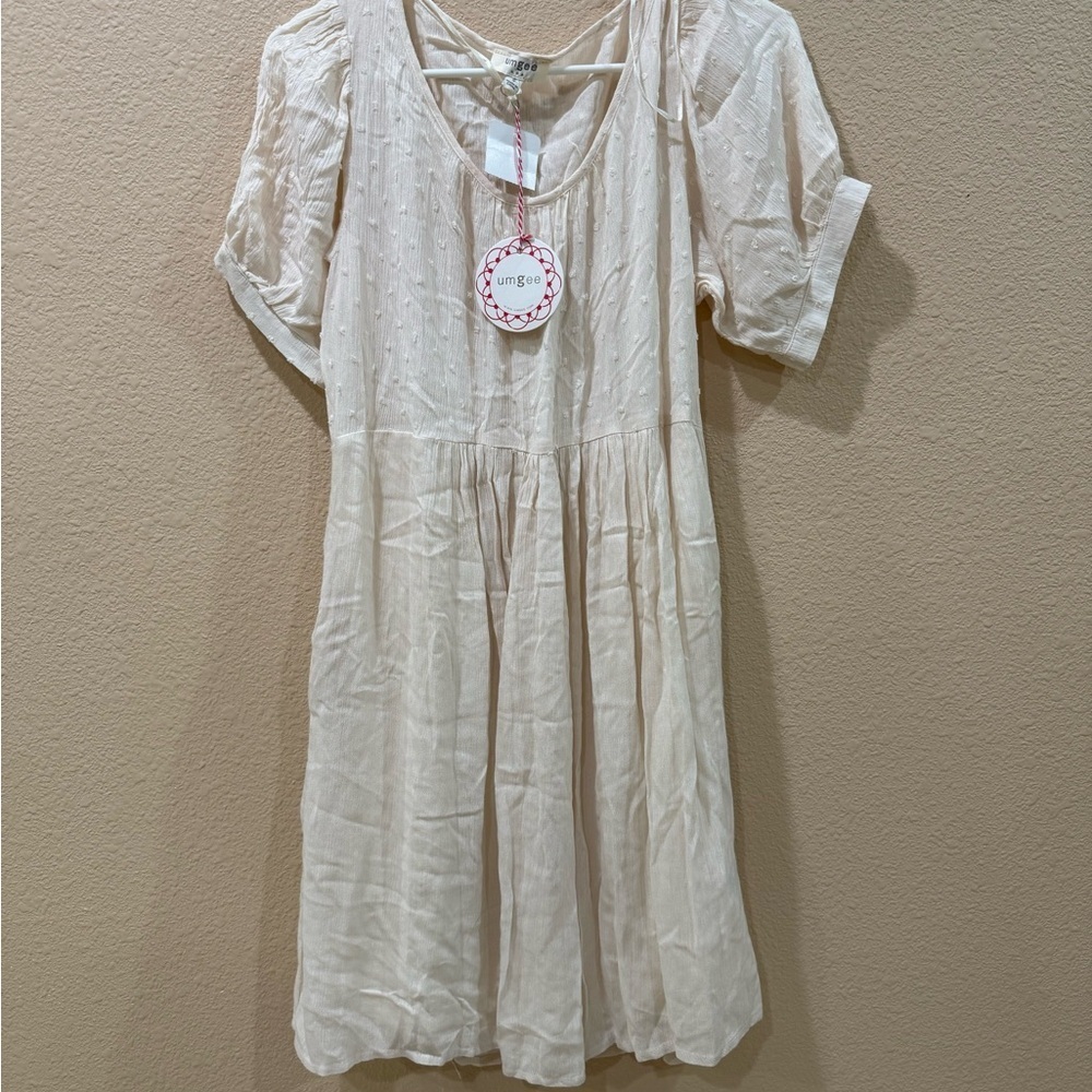Women's Small Cream Short Sleeve Dress NEW